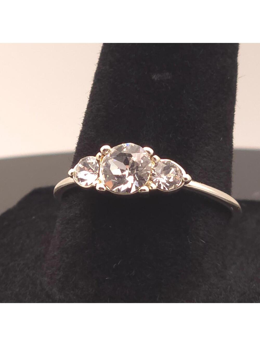 Vintage Style 3 Stone Ring Size 7.5 Clear Stones Silver Tone Dainty Engagement